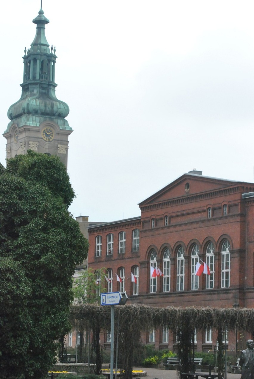 LESZNO. Wieże, wieżyczki i sygnaturki także tworzą krajobraz miasta. Czasem warto chodzić z głową podniesioną do góry [ZDJĘCIA]  