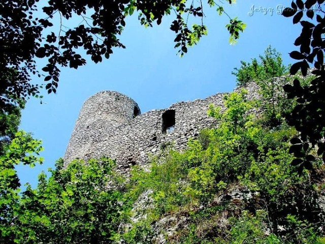 Smoleń - ruiny średniowiecznego zamku rycerskiego.