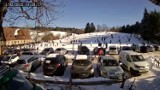 Oblężona Andrzejówka! Setki osób na górze saneczkowej, auta blokują przejazd goprowcom