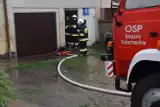 120 interwencji strażaków na Pomorzu. Intensywne ulewy zalały stacje paliw w Debrznie: strażacy odpompowują wodę
