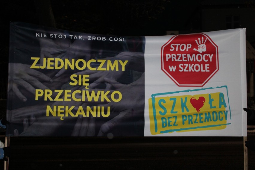 Oborniczanie wyszli na ulicę. Marsz milczenia przeciw agresji [ZDJĘCIA]