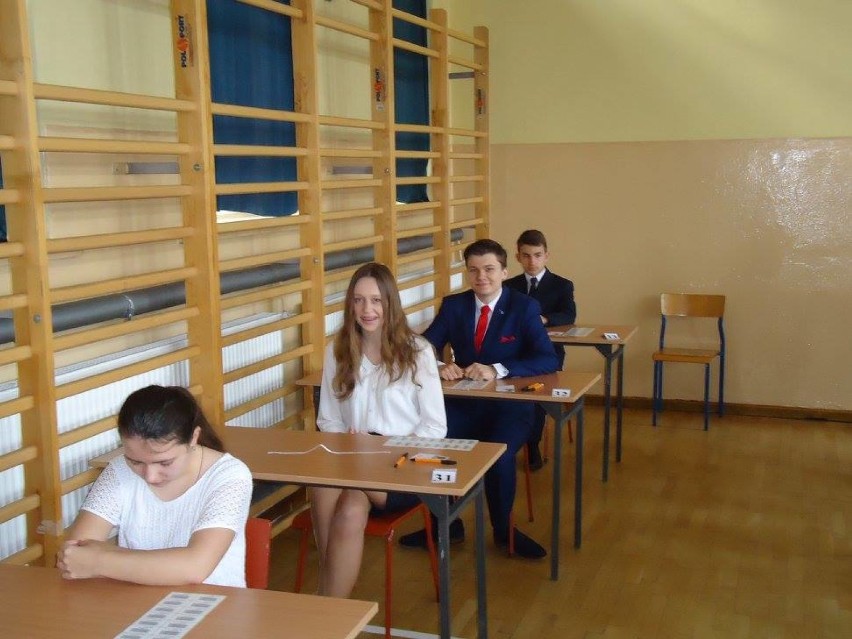 Egzamin gimnazjalny w Ostrowach nad Okszą [ZDJĘCIA]