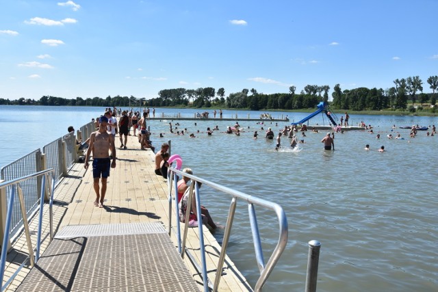 Woda już zdatna do kąpieli, ale ratowników wciąż nie ma