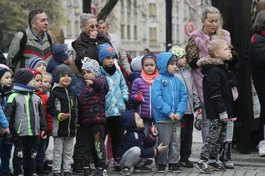 Polonezem zainaugurowano Święto 100 Lecia Odzyskania Niepodległości w Legnicy [ZDJĘCIA]