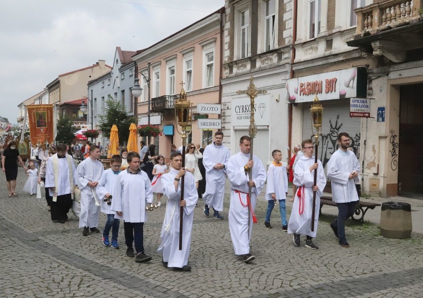 Procesja w Uroczystość Bożego Ciała głównymi ulicami Radomia