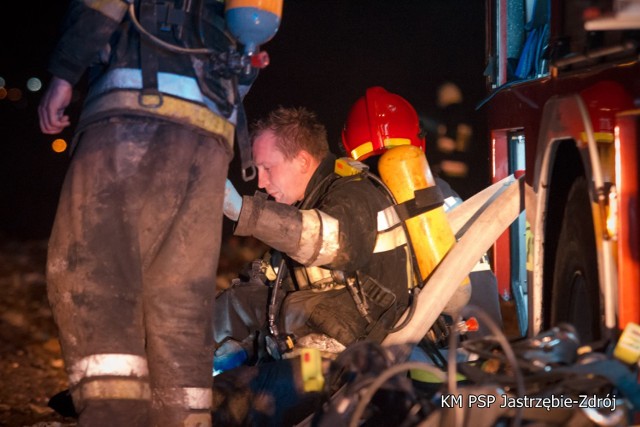 Pożar wysypiska w Jastrzębiu-Zdroju. 17 godzin 32 minuty akcji, 119 strażaków w pracy. Policja wszczęła dochodzenie