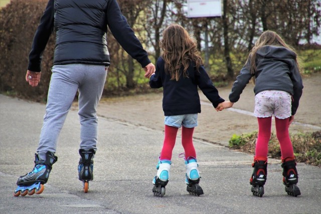 W Night Skating Zielona Góra mogą wziąć udział wszyscy chętni rolkarze i wrotkarze