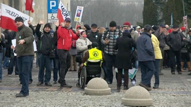 Głuchoniemi protestują w Warszawie [wideo]
