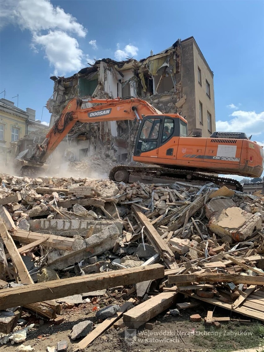 Kamienice wyburzono w połowie maja 2022 roku....