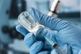 Szczepionka na nowy wariant koronawirusa dopuszczona w UE. Trwają przygotowania to sezonu zachorowań na COVID-19