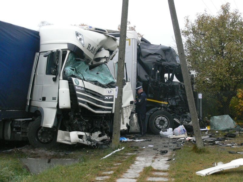 Tragiczny wypadek w Jamnie koło Łowicza. Jedna osoba nie żyje [ZDJĘCIA]