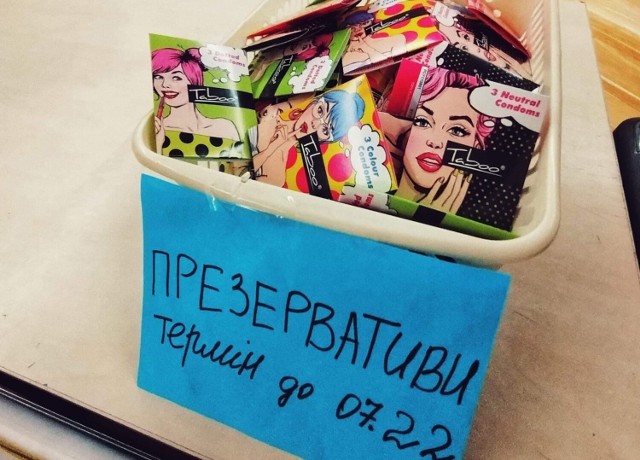 W lubuskim punkcie pomocy dla uchodźców, prowadzonym przez lubuski urząd marszałkowski, prezerwatywy są rozdawane jako "produkt pierwszej potrzeby".