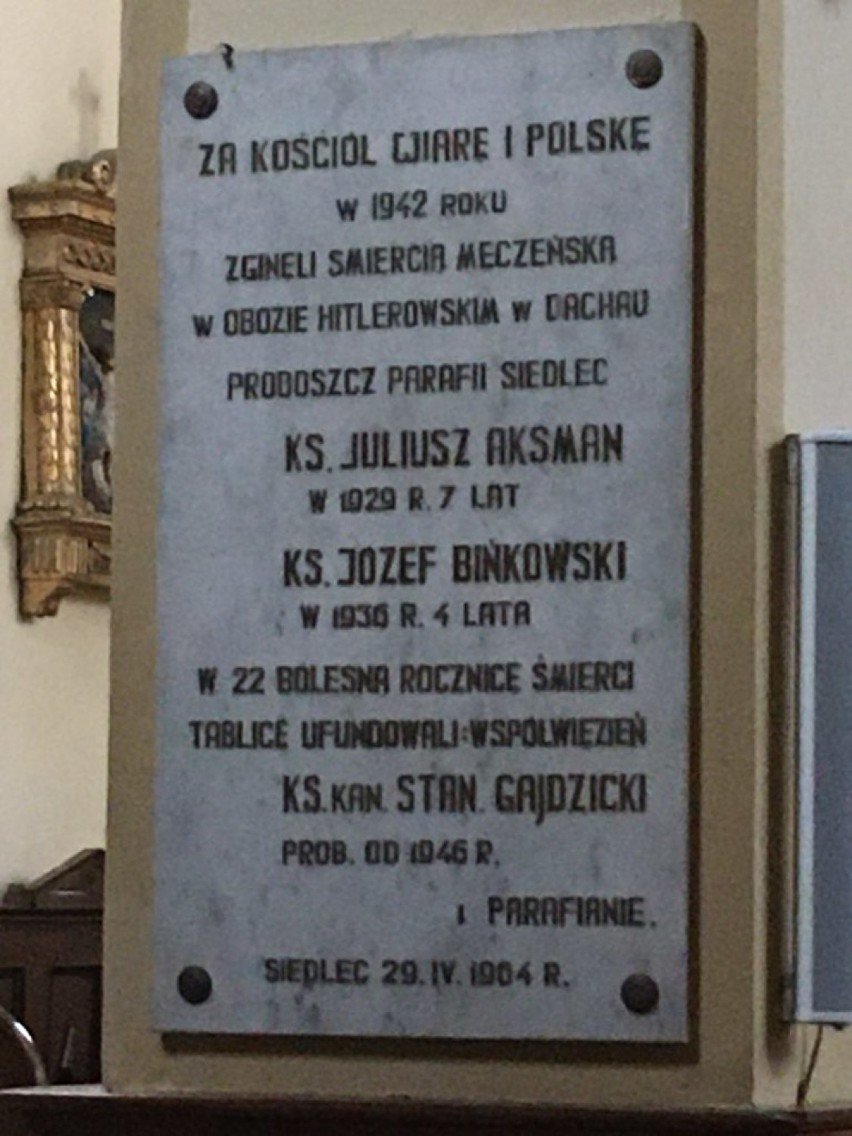 tablica upamiętniająca proboszcza parafii Siedlec
