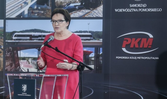 Premier Ewa Kopacz w niedziele w Gdańsku odwiedziła nowy terminal na lotnisku oraz uczestniczyła w inauguracji PKM i