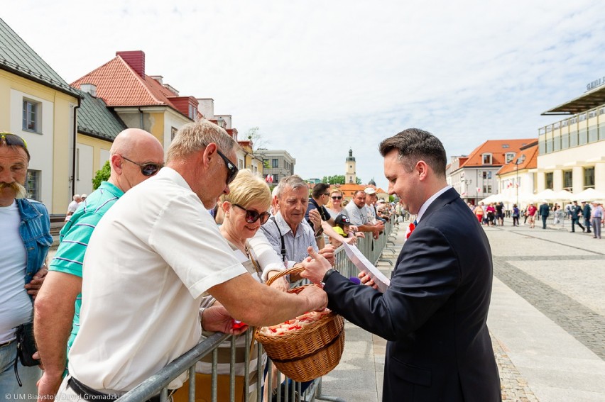 Dzień Flagi Państwowej Rzeczypospolitej Polskiej to młode...