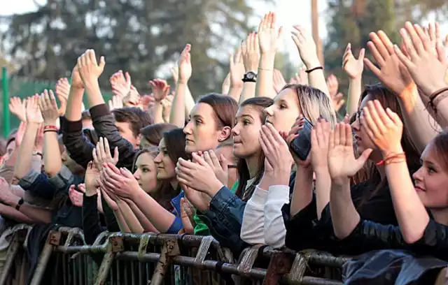 21.04.2016	
KAMPUS UEK

Tego dnia Kampus UEK-u zamienia się w miejsce wypełnione adrenaliną. W poprzednich latach można było spróbować jazdy na deskorolce czy longboardzie, zmierzyć się z innymi studentami w streetballu lub wygrać puchar w futsalu. Chętni mogli też bić rekordy na symulatorze rodeo lub wziąć udział w bardzo popularnym festiwalu kolorów. Nie zabrakło też atrakcji dla fanów samochodów.