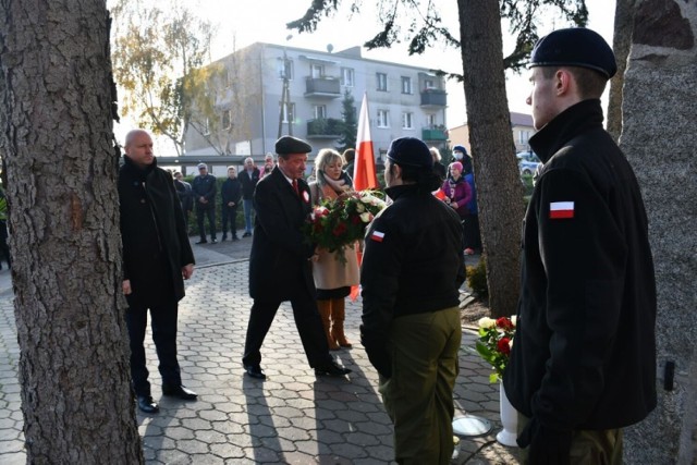 Obchody Narodowego Święta Niepodległości w Pakości rozpoczęto mszą święta w intencji Ojczyzny w kościele pw. św. Bonawentury, której przewodniczył o. Kamil Paczkowski. Po zakończonym nabożeństwie złożono kwiaty pod pomnikiem na placu klasztornym, a następnie przemaszerowano do Ośrodka Kultury i Turystyki gdzie rozpoczęły się oficjalne obchody uroczystości