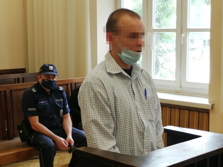 Proces oskarżonego o śmiertelne pobicie konkubiny ruszył przed sądem w Łodzi. Oskarżony: - Jestem niewinny!