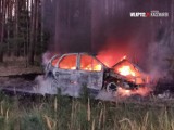 Kębowo: Nieopodal lasu spłonął samochód osobowy [GALERIA]