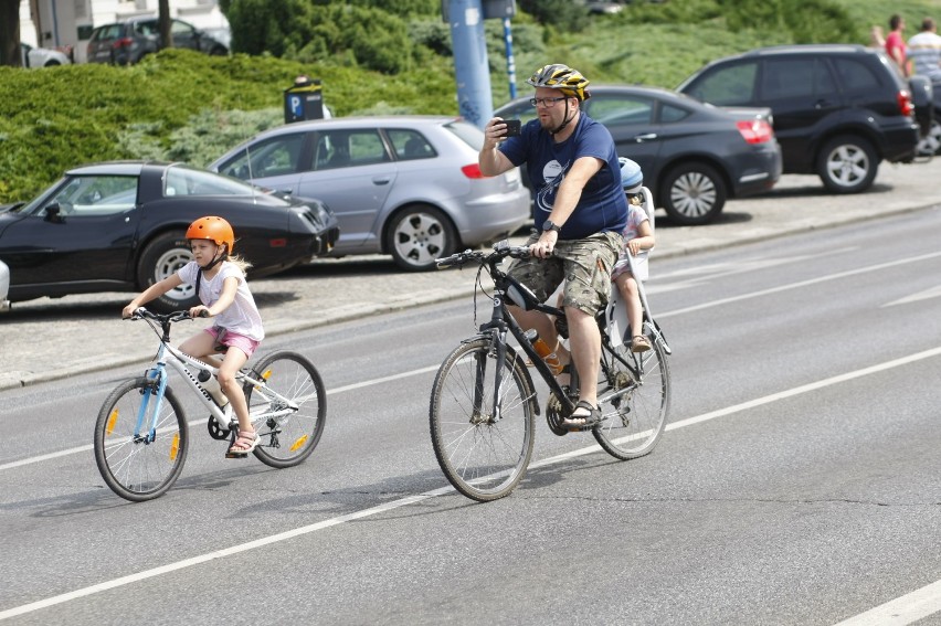 Wielki Przejazd Warszawski 2019. Na rowerach, hulajnogach, rolkach i deskorolkach pokonali ulice stolicy [ZDJĘCIA UCZESTNIKÓW]