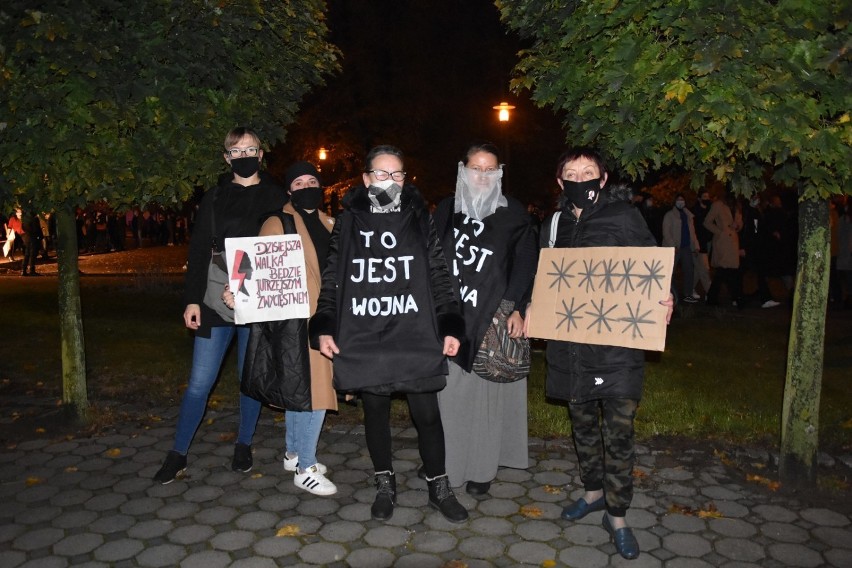 Protest Kobiet w Opalenicy. Setki osób na ulicach miasta!