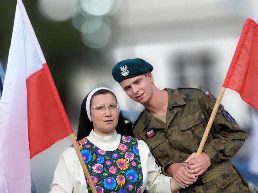 Bieg, flagi, tablice upamiętniające bohaterów. W Domu Chłopaków uczczono 76. rocznicę wybuchu Powstania Warszawskiego