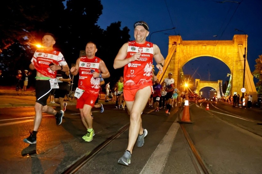 Nocny półmaraton na ulicach Wrocławia. Bardzo popularny bieg...