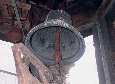 Cerkiewny dzwon czeka, aż zastąpi go nowy odlew