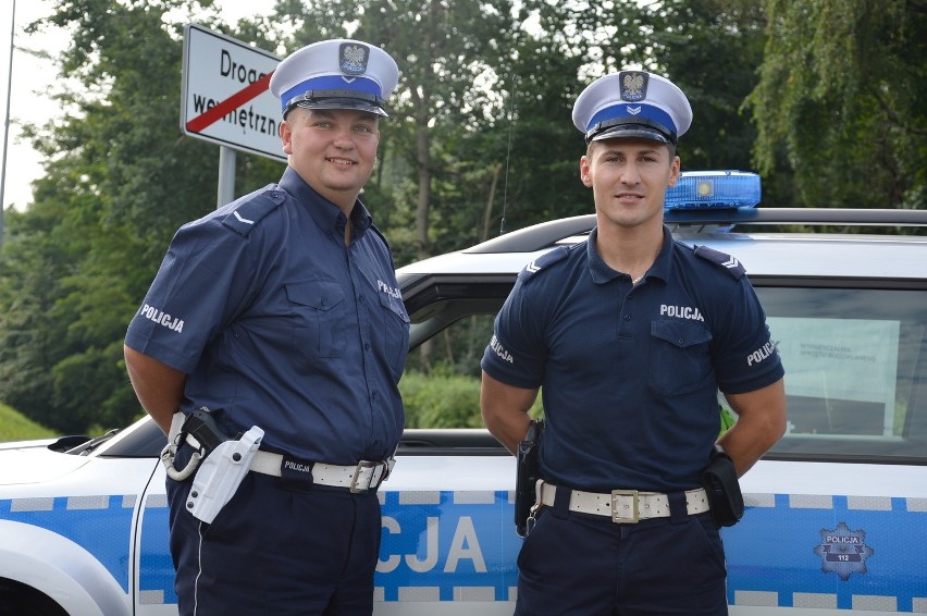 sierż. Mateusz Jeżak oraz st. sierż. Dariusz Czesak...