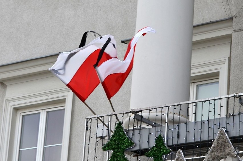 Żałoba w Kielcach po śmierci prezydenta Gdańska. Flagi z kirem, imprezy odwołane   