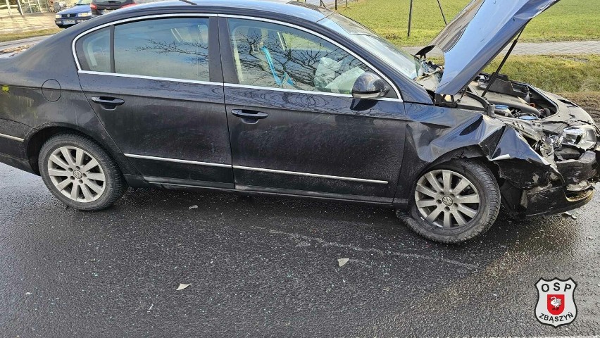Zdarzenie drogowe dwóch samochodów osobowych w Zbąszyniu. Jedna osoba została przetransportowana do szpitala w Nowym Tomyślu