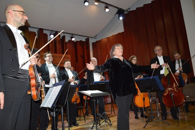 Niezrównana Agnieszka Duczmal, z Orkiestrą Kameralną Polskiego Radia zbierała owacje na stojąco.