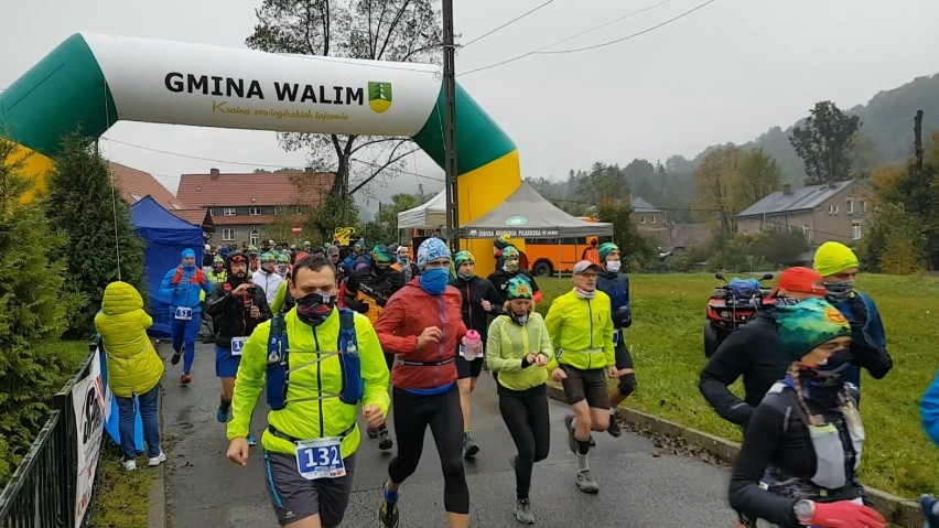 Ponad 150 osób biegało w sobotę po górach w gminie Walim [ZDJĘCIA]