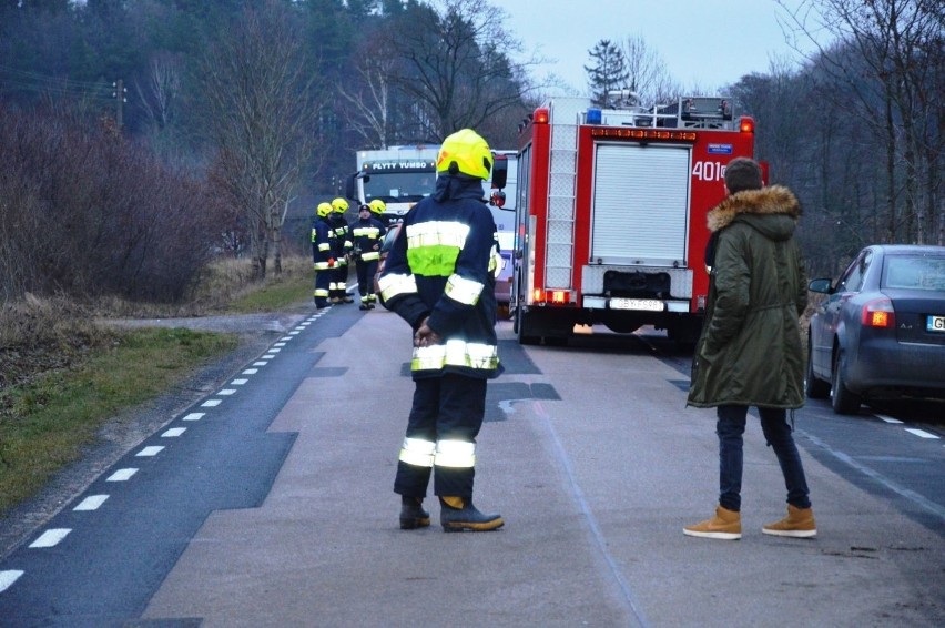 Groźny wypadek za Bytowem w kierunku Pomyska Wielkiego....