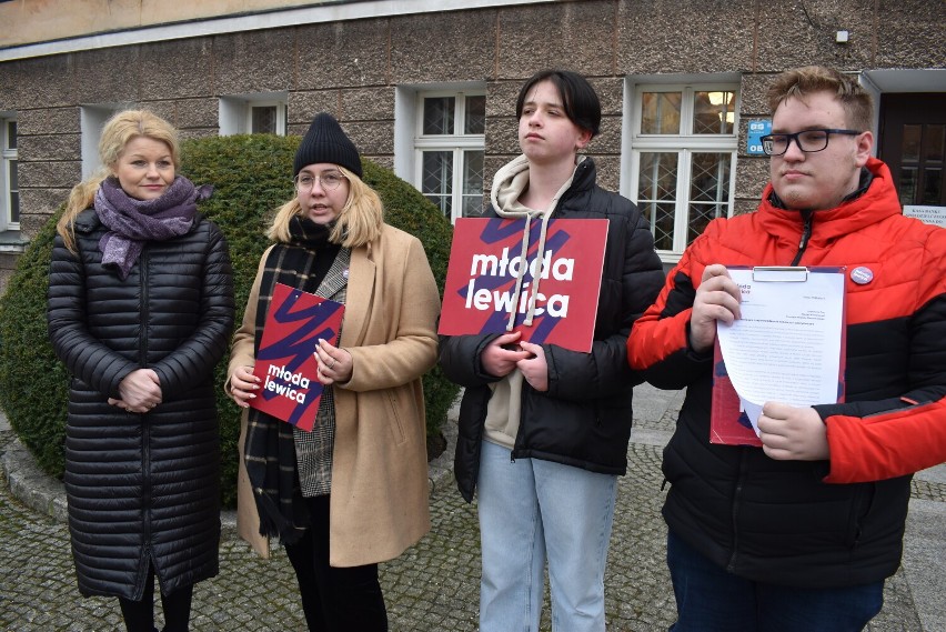 Karolina Pawliczak towarzyszyła w Pleszewie członkom Młodej Lewicy