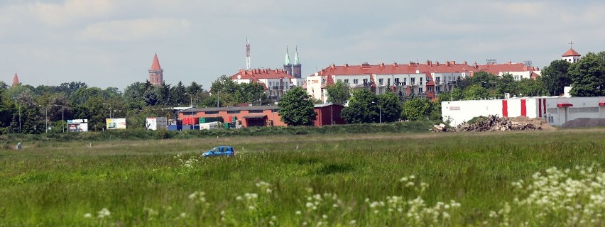 Tak wygląda Legnica widziana z wysokości budowanej drogi na byłym lotnisku