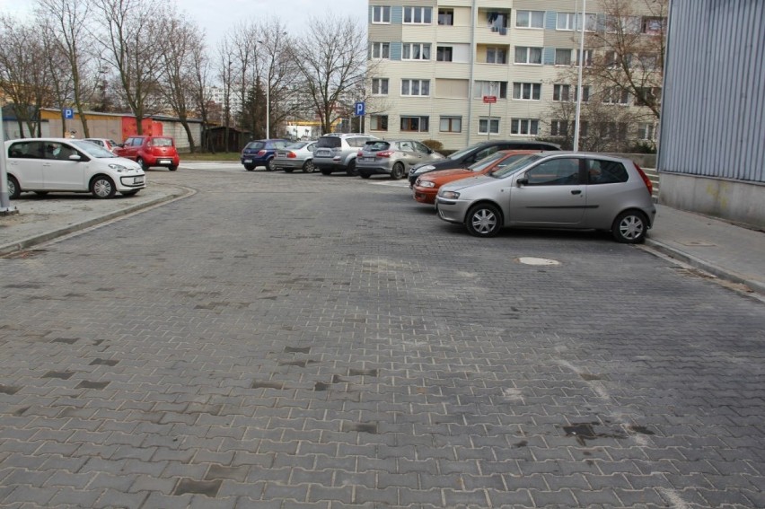 Nowa droga, parking i chodniki na Koperniku. Duże zmiany przy "blaszaku"