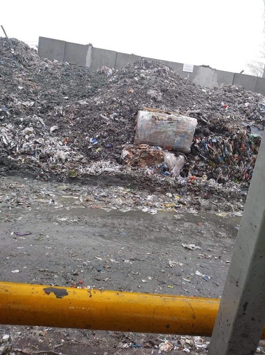 Składowisko śmieci przy fabryce