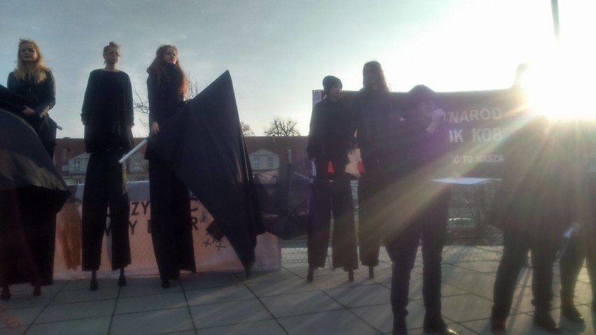 Protest Kobiet w Szczecinie na Placu Solidarności [zdjęcia, wideo] 