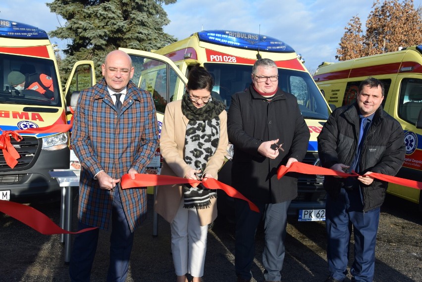 Szpital w Kaliszu. Nowe karetki pogotowia pod choinkę od...