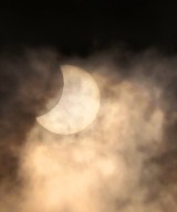 Częściowe zaćmienie Słońca w 2022 r. nad powiatem puckim: wyjątkowe zdjęcia, które warto zobaczyć