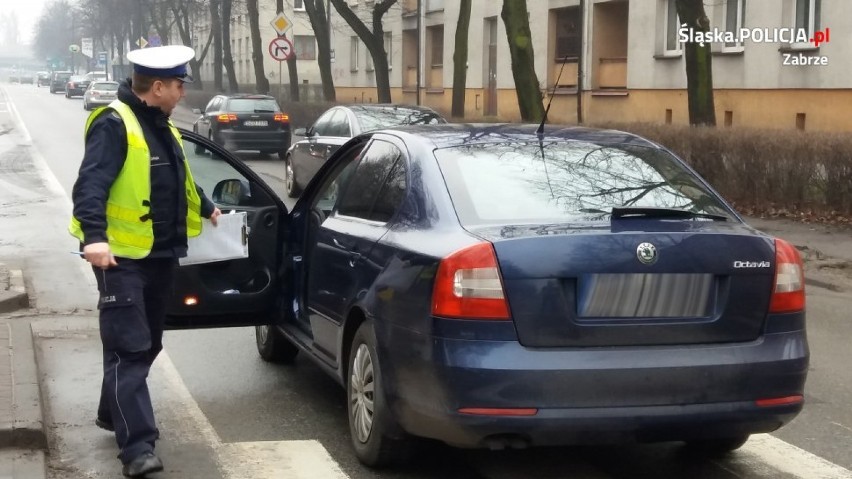 Zabrze: Potrącenie 29-letniej kobiety na przejściu na De Gaulle'a [FOTO]. 79-letniemu kierującemu zatrzymano prawo jazdy