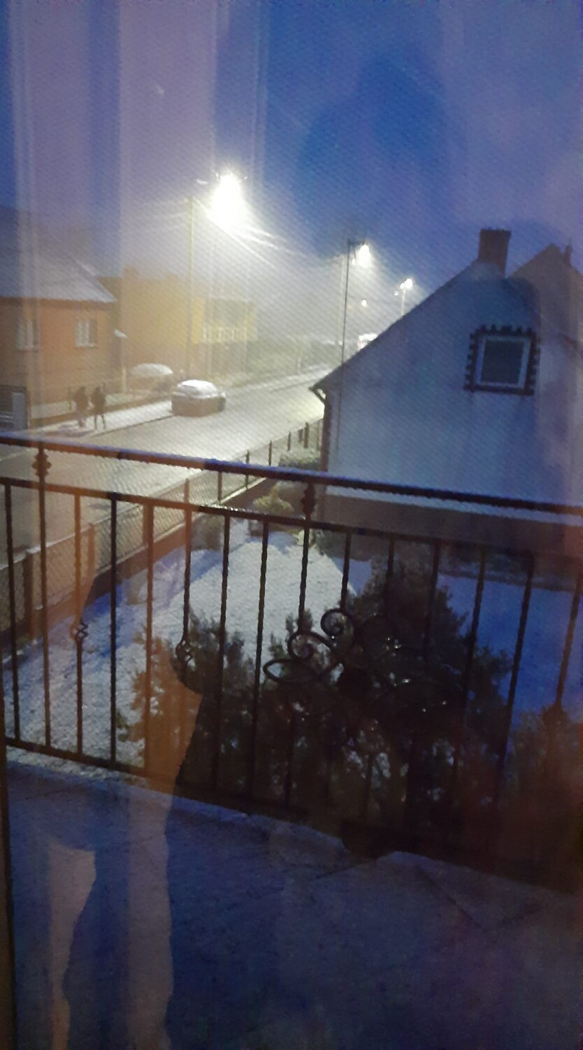 W Rawiczu spadł dziś (28.11.2021) pierwszy w tym sezonie śnieg! Zobacz zdjęcia, które otrzymaliśmy od naszych Czytelników 