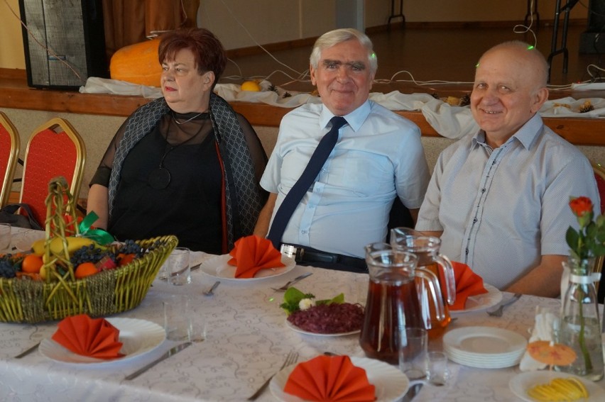 Jesienny bal Stowarzyszenia Integracyjnego „Rodzina” w Lututowie [FOTO]