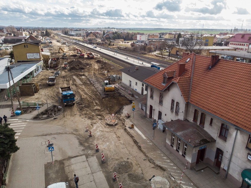 Okolice dworca PKP w Pucku przeszły ostatnio gruntowną...