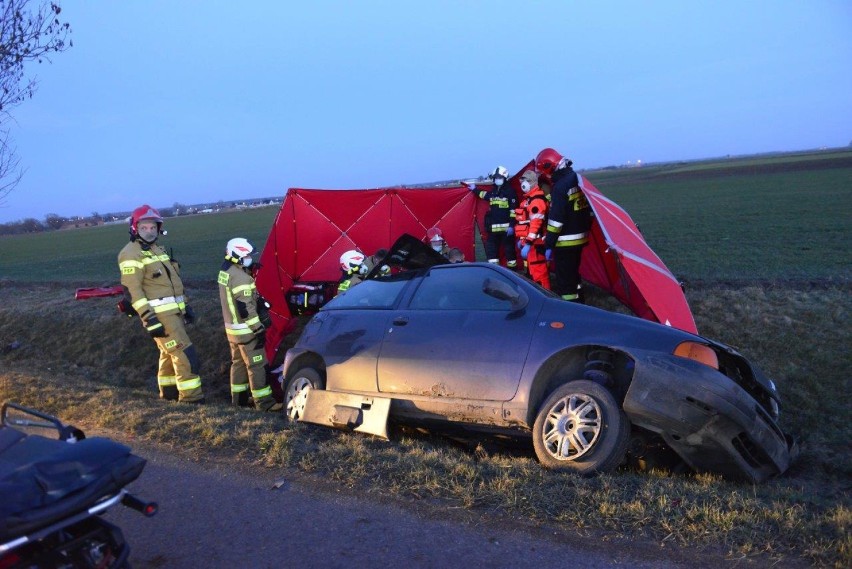 Kierowca fiata dachował. Wypadek na drodze z Ponina do Kościana