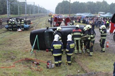 Ćwiczenia służb ratowniczych. Symulacja śmiertelnego wypadku na przejeździe kolejowym