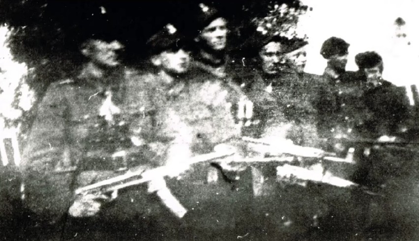 Żołnierze oddziału „Bora", od lewej: „Borys", „Tarzan",...