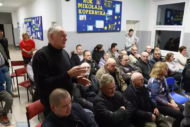 Mieszkańcy wsi Gole i Kaliska Kujawskie na spotkaniu z władzami gminy Lubień Kujawski, 7 grudnia 2023 roku.