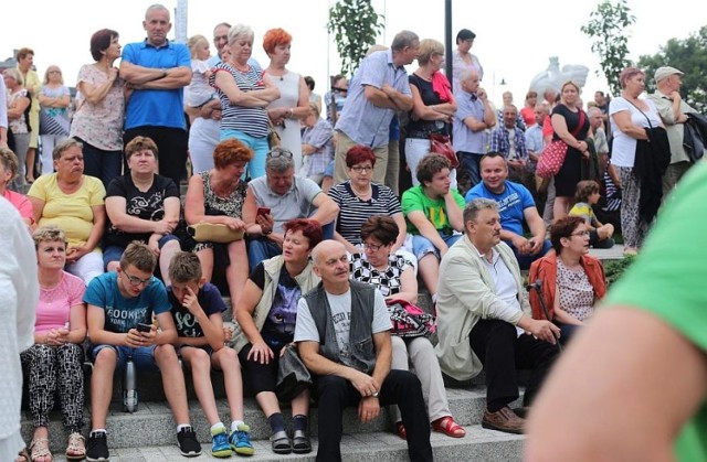 Maestro Andrzej Dobber zaśpiewał w rodzinnym Więcborku. W centrum miasta nie szło wcisnąć nawet szpilki.